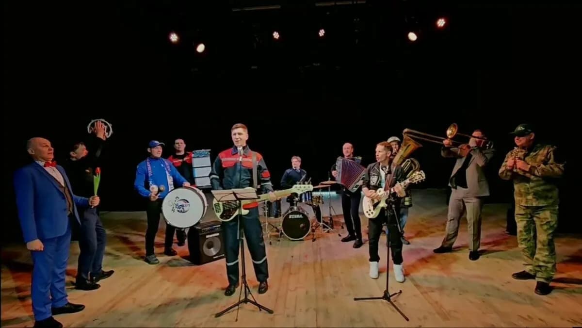 Мужчины БелЖД так поздравили с 8 марта, что стали звёздами TikTok