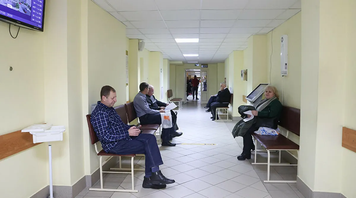 МЧС предложило дать одной категории белорусов право попасть к врачам без очереди