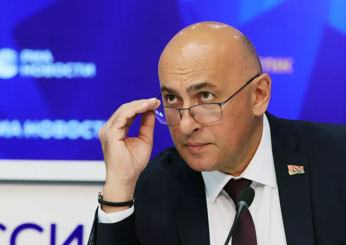 Глава Мининформа дал указание госСМИ: "Чтобы никогда горячая война на нашей территории не возникла"