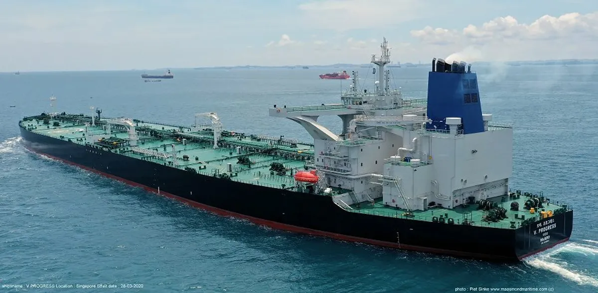 Российский танкер потерял управление у берегов Африки