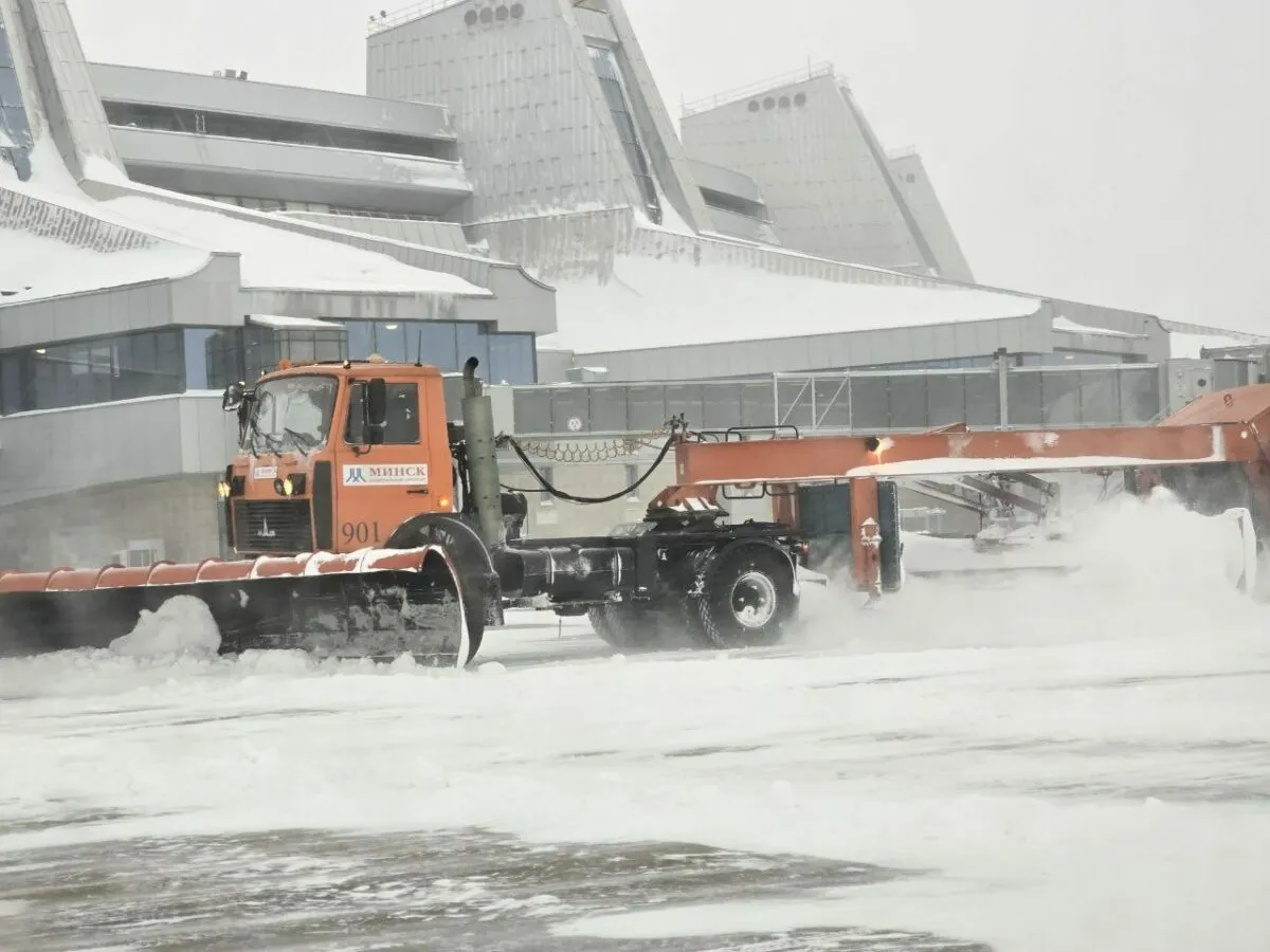 Минский аэропорт отчитался о "штатной работе" несмотря на задержки рейсов