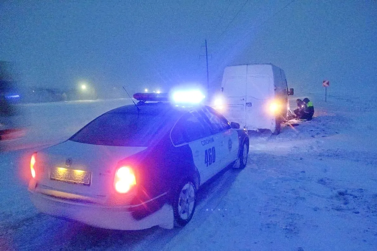 МВД разослало белорусам СМС и назвало места, где машины будут плохо тормозить