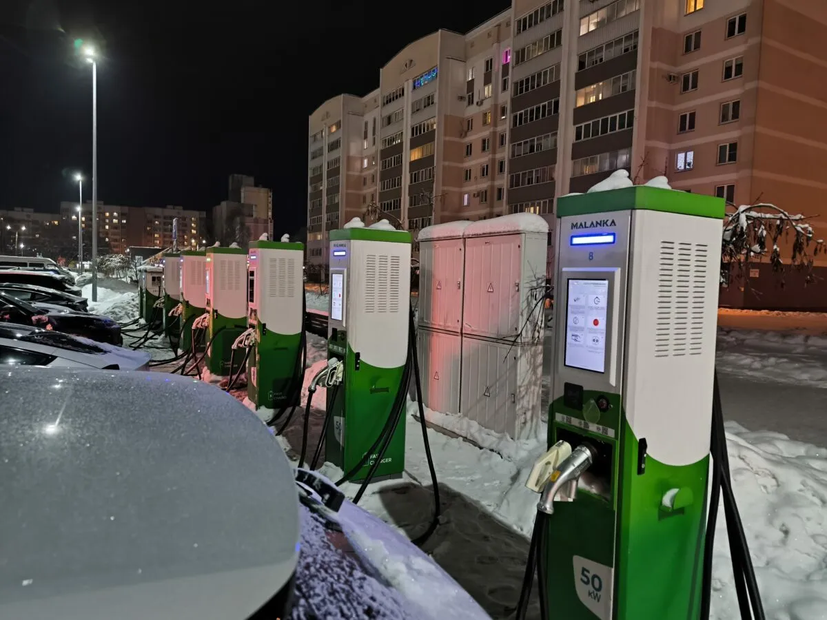 Белоруснефть пообещала установить в этом году 330 новых зарядок для электромобилей. Сколько "супербыстрых"?