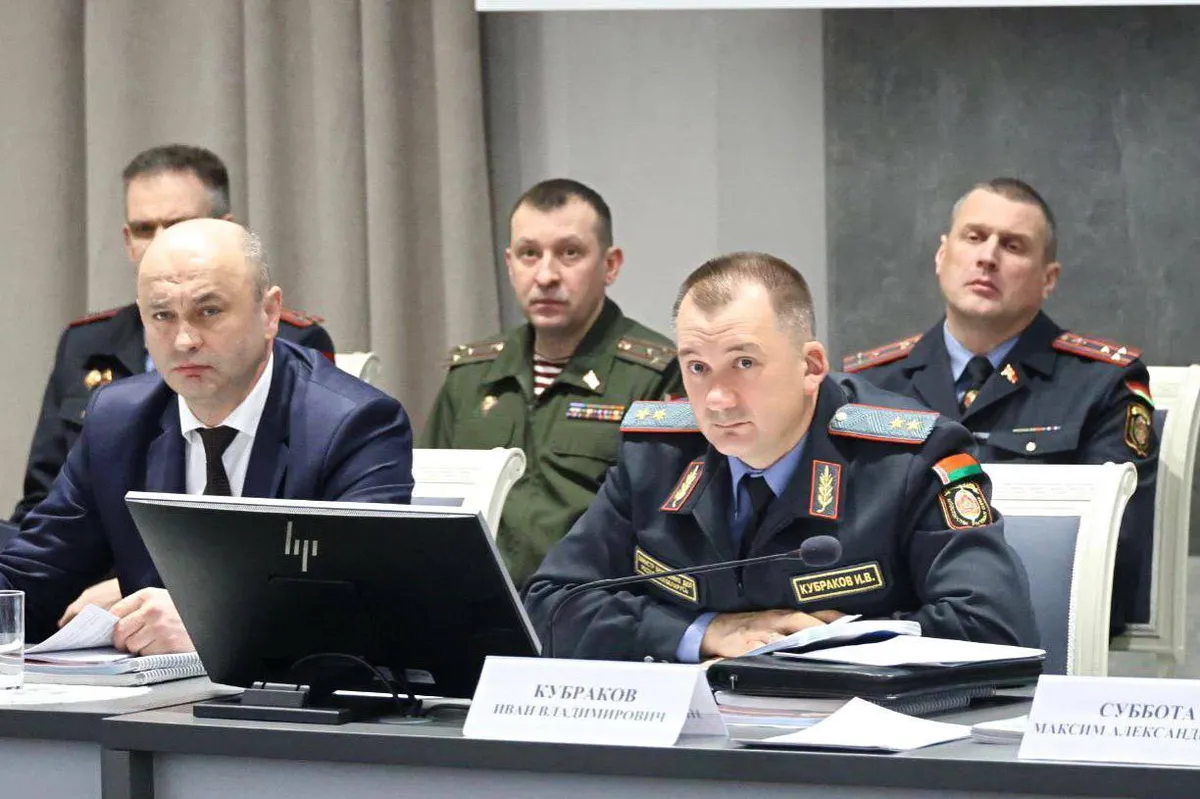 Кубраков приказал усилить контроль за некоторыми белорусами — «Должны доходить до каждой семьи»