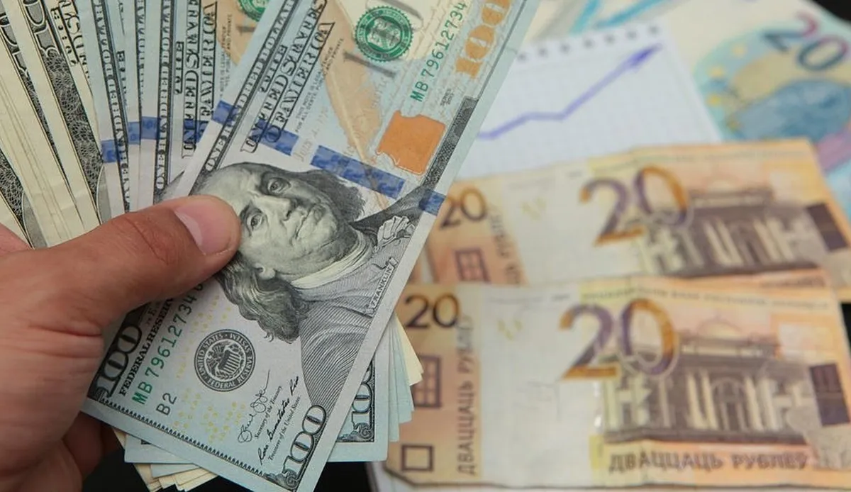 Нацбанк посоветовал белорусам хранить сбережения в "трёх корзинах", но без доллара