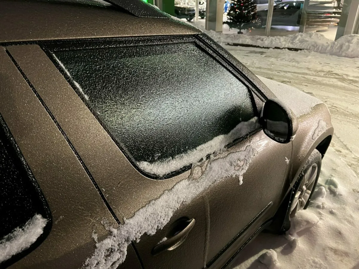 Литву накрыл переохлажденный дождь — машины обмерзают мгновенно. Тоже ждёт и белорусов?