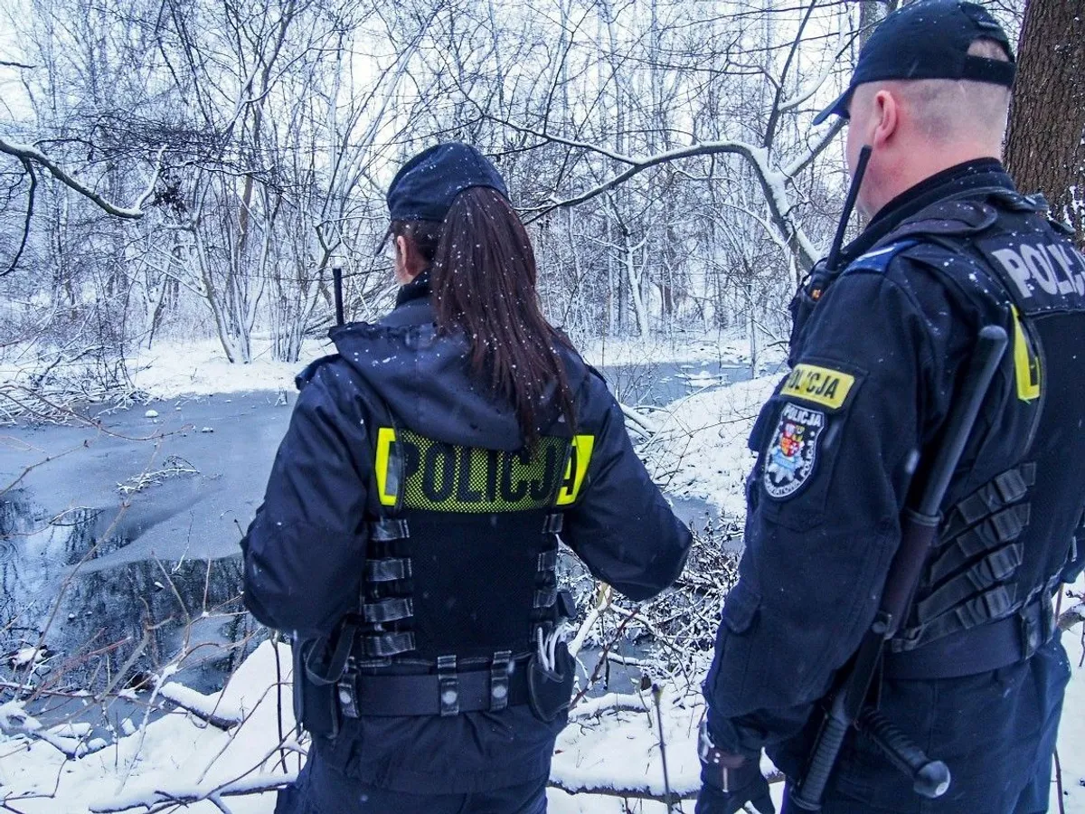 В Польше командир изнасиловал женщину-полицейскую прямо в участке