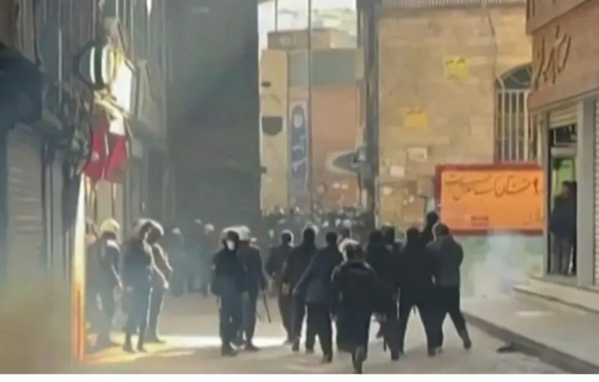 Протестующие в Иране объявили о захвате двух городов. Тегеран отрицает