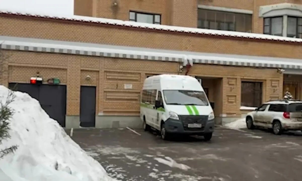 Судебные приставы выселили Долину из квартиры