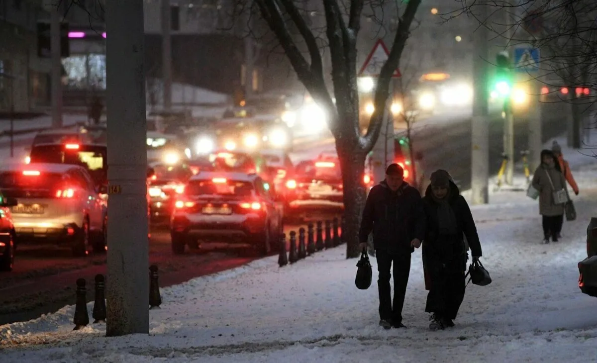 Лукашенко приказал включать свет на улицах не раньше 20:00