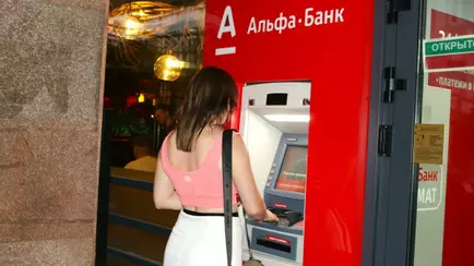 У клиентов белорусского «Альфа-Банка» возникли проблемы из-за новых санкций ЕС. Что посоветовал банк?