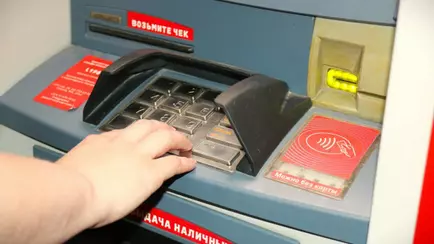 Альфа-Банк предупредил белорусов о «точечных проблемах» из-за санкций ЕС. Что с картами?