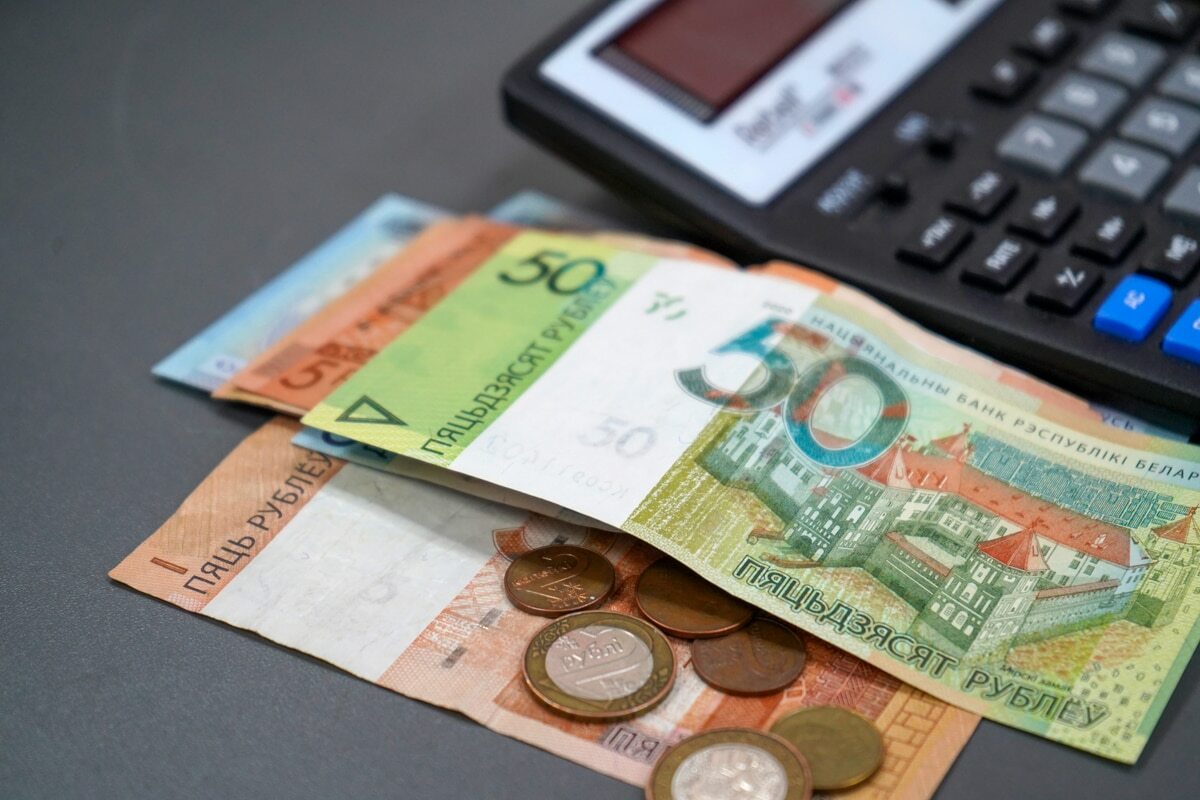 Совмин Беларуси поднял минимальную зарплату на 18%