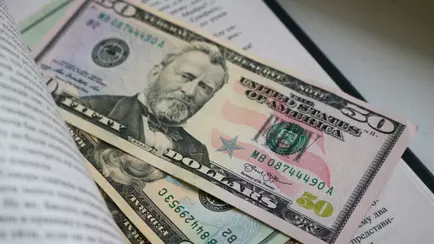 В Беларуси в ноябре валюту продавали все. Что происходит?