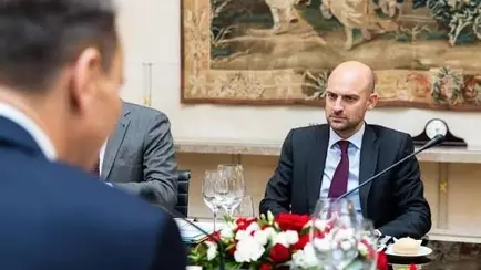 Польша и Франция объявили об «агонии» российской экономки. Что говорят в Москве?