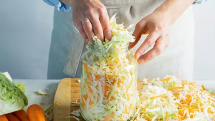 Подобрали идеальные даты, когда белорусам квасить капусту осенью-2025. А подмороженную можно?