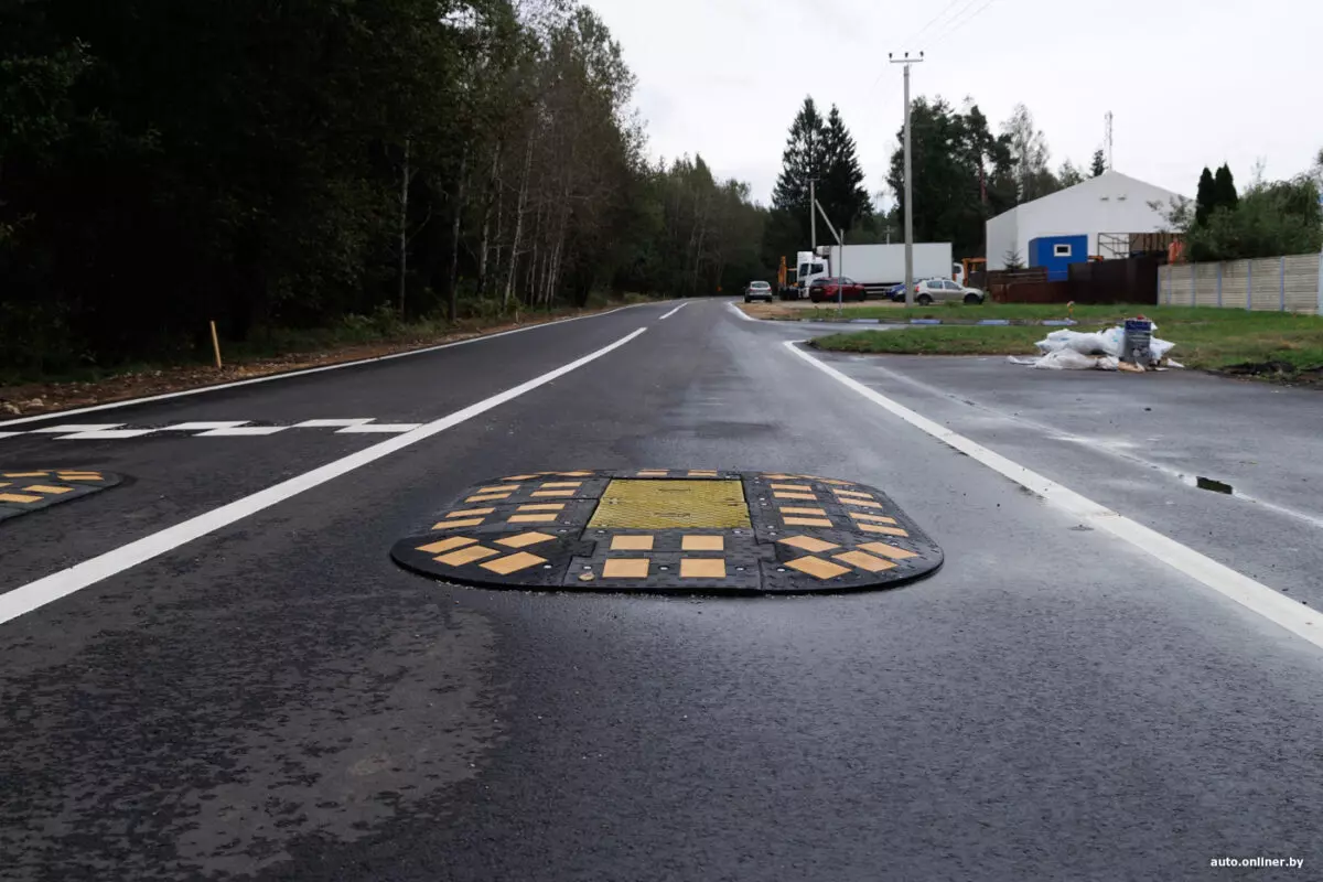 На дорогах под Минском заметили «берлинские подушки» вместо «лежачих полицейских». В чём преимущество?