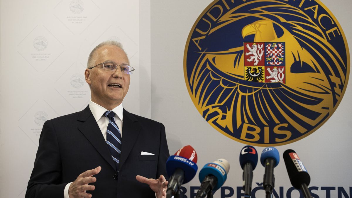 На фото - глава BIS Михал Куделка