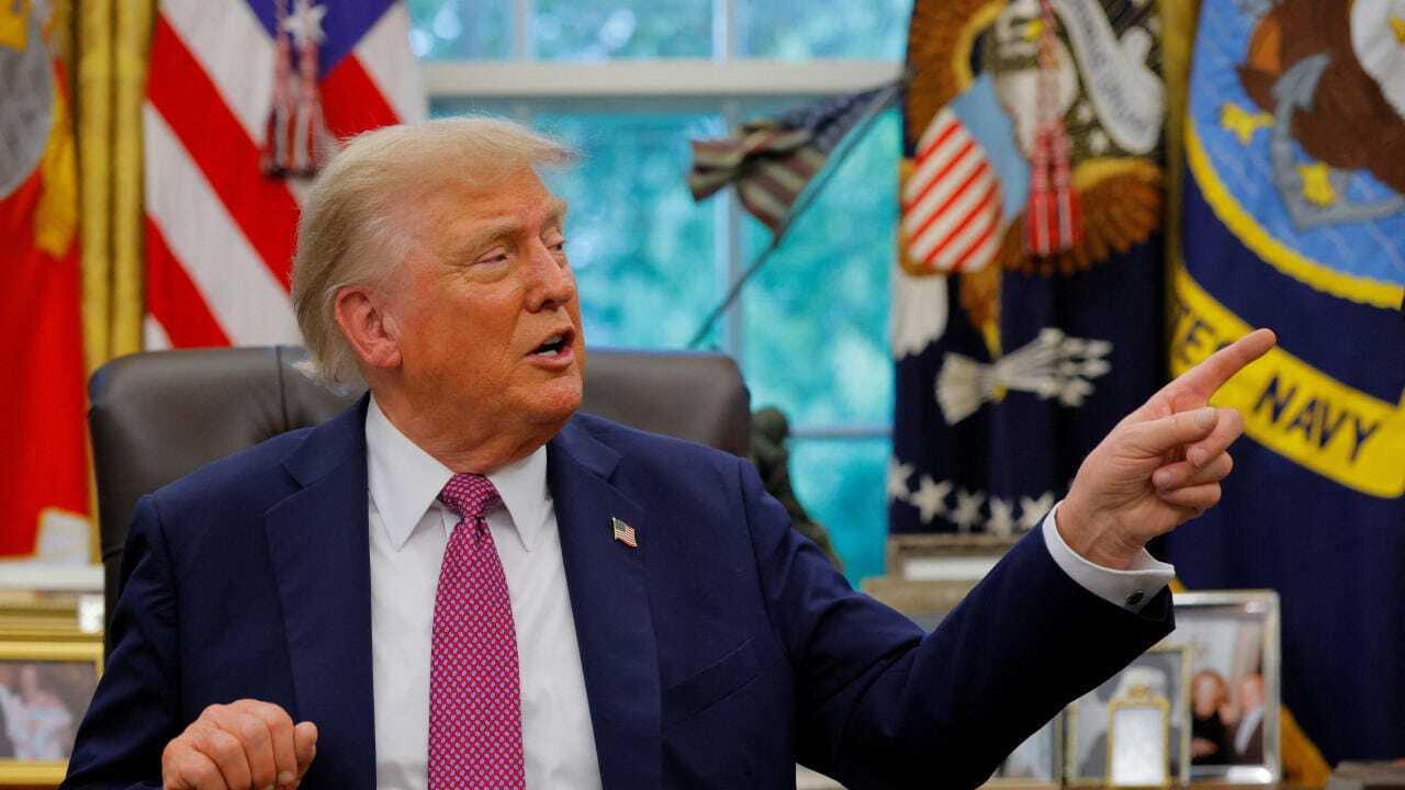 Трамп заявил, что "сильный и уважаемый" Лукашенко отпустит 1,4 тыс. заключённых