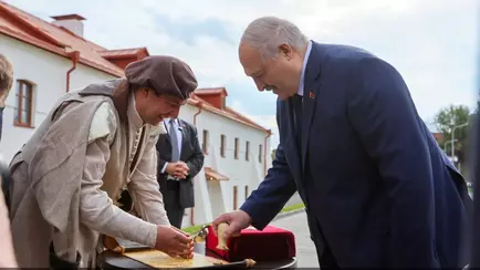 Лукашенко поручил чиновникам «просить и требовать» от минчан вкладывать «хоть небольшую копейку»