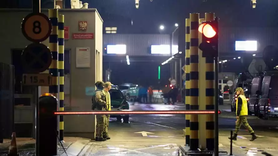 В очереди в Польшу после открытия границы с Беларусью скопилось больше 3 тыс. легковушек