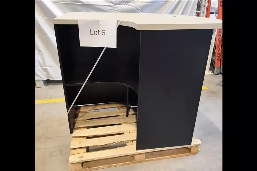 Посольство США в Беларуси устроило распродажу мебели от 20 рублей