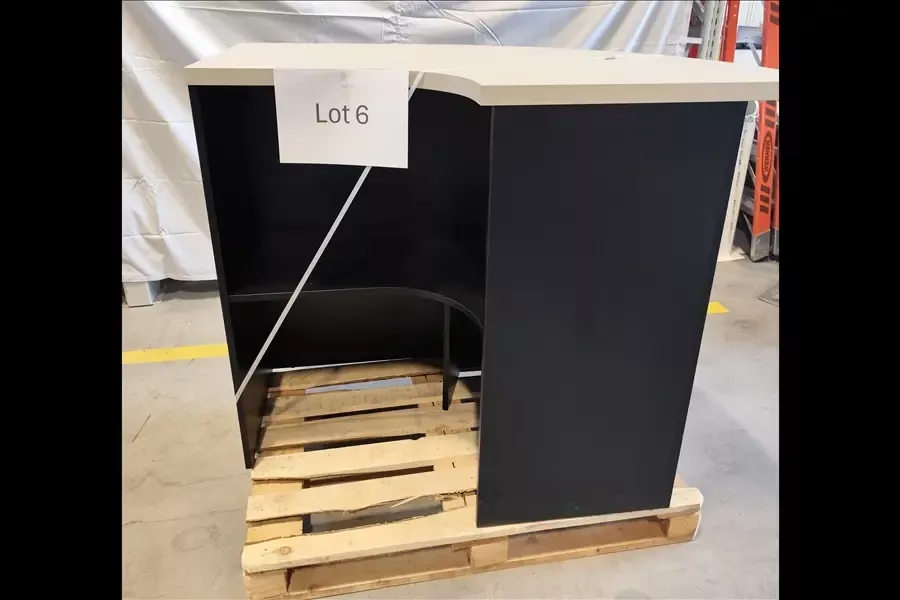 Посольство США в Беларуси устроило распродажу мебели от 20 рублей