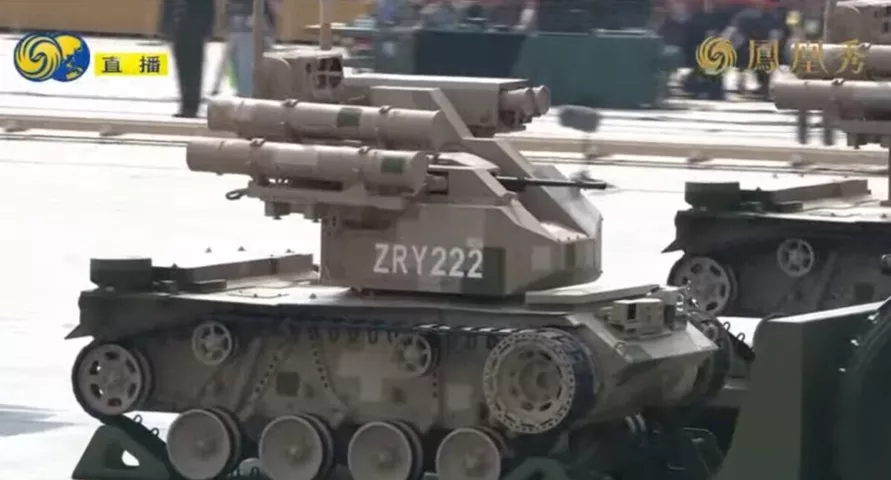 Роботы-волки, новые лазеры и межконтинентальная ядерка. Какое оружие показал Китай на военном параде?