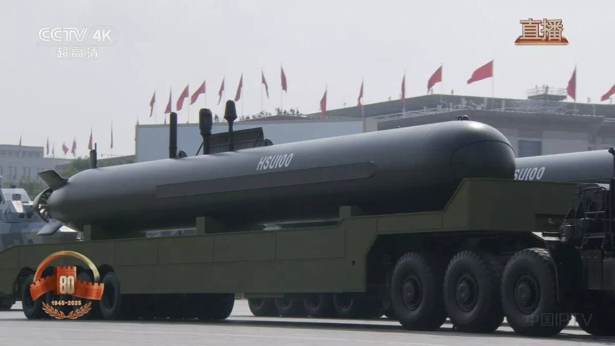 Роботы-волки, новые лазеры и межконтинентальная ядерка. Какое оружие показал Китай на военном параде?