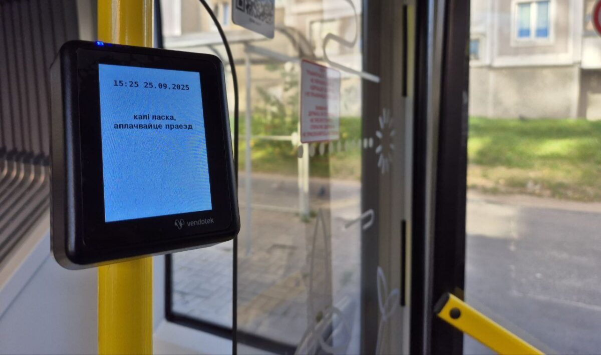 В минских автобусах установили терминалы оплаты банковскими картами. Но есть нюанс