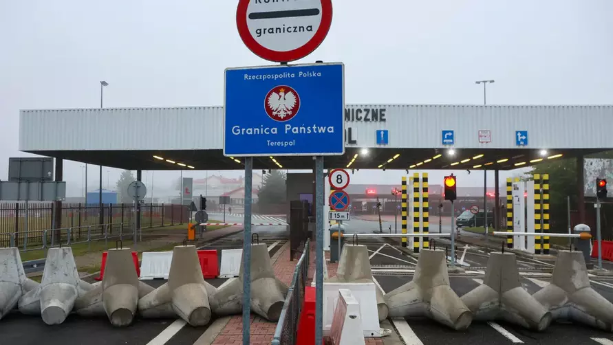 Перекрыли въезд щитами. Как выглядит погранпереход Брест — Тересполь после закрытия границы?
