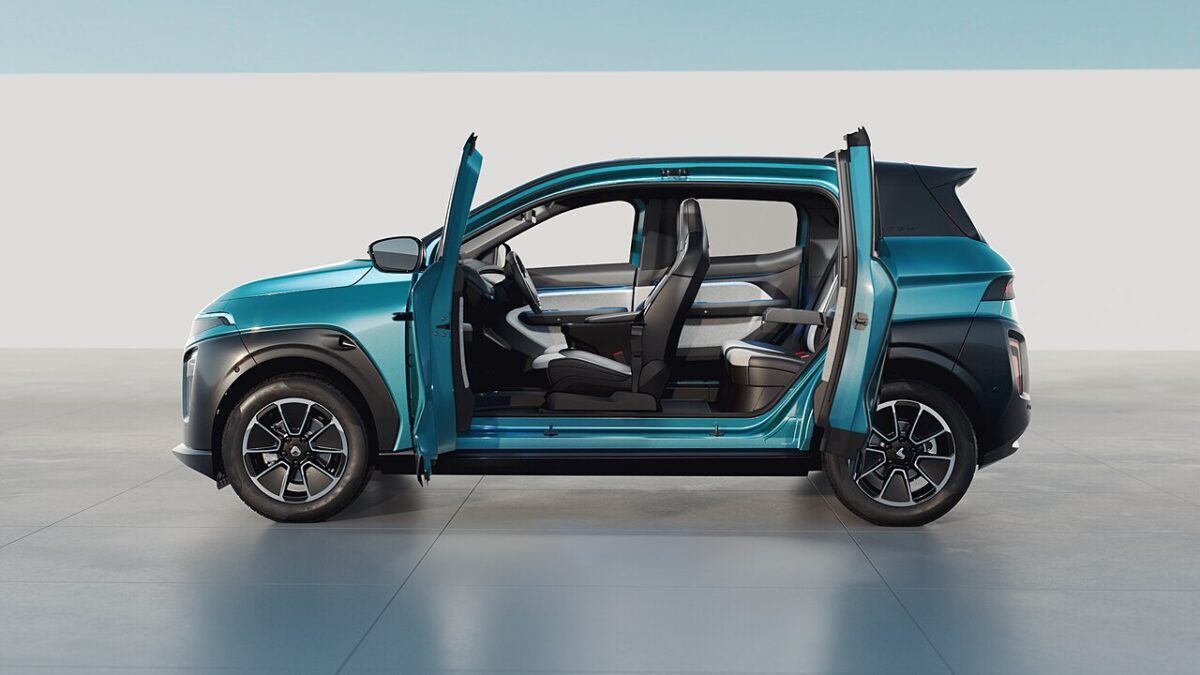 В России пообещали выпустить до 6 тыс. автомобилей "Атом". В Беларуси продавать не будут?