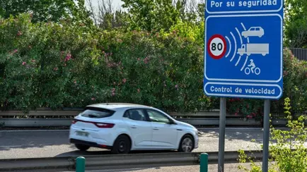 Штраф от 200 евро. В Европе начали внедрять контроль дистанции между авто. Как это работает?