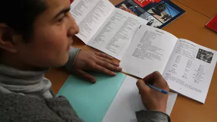 В Минтруда Беларуси ответили, могут ли мигранты, не сдавшие языковой экзамен, его пересдать