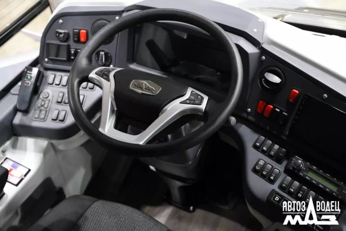 МАЗ пообещал показать в Минске автобус, который все ждали