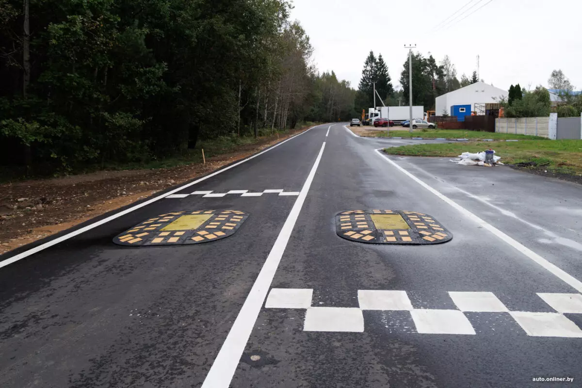 На дорогах под Минском заметили «берлинские подушки» вместо «лежачих полицейских». В чём преимущество?