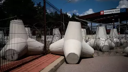 Туск объявил о полном закрытии границы Польши с Беларусью. Для поездов тоже