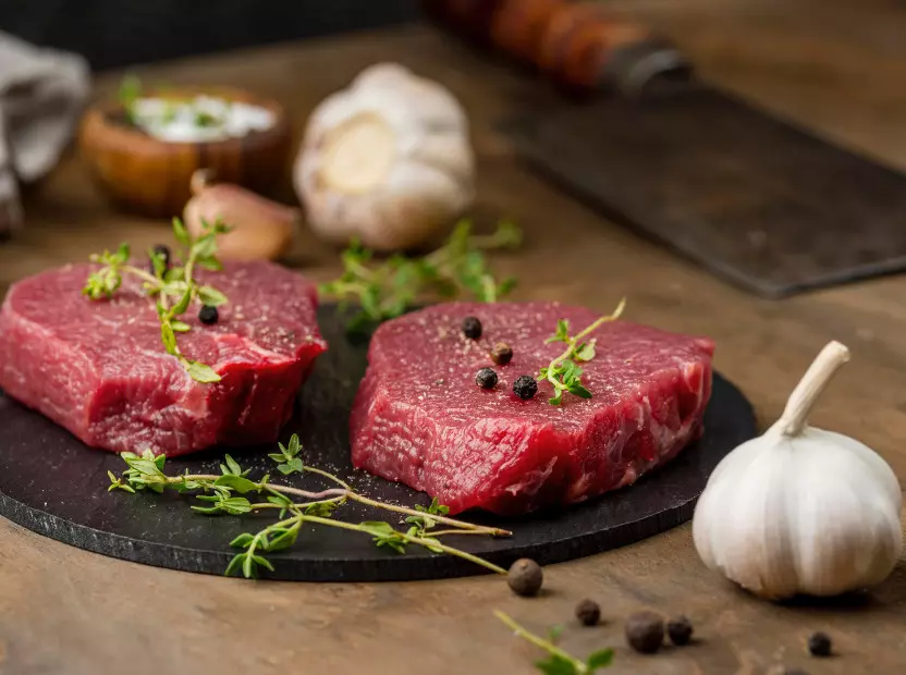 Пугает вред красного мяса? Диетолог рассказала, когда всё-таки можно есть