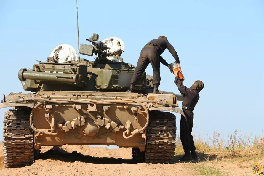 Не менее 100 тыс. военных по обе стороны границы Беларуси приступили к учениям. Что запланировали поляки?