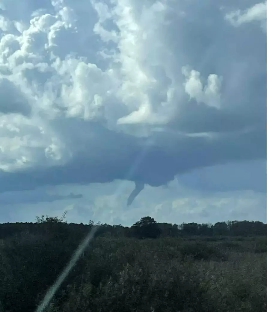 На Брестчине сняли зачатки смерчей, а на Минск обрушился тропический ливень