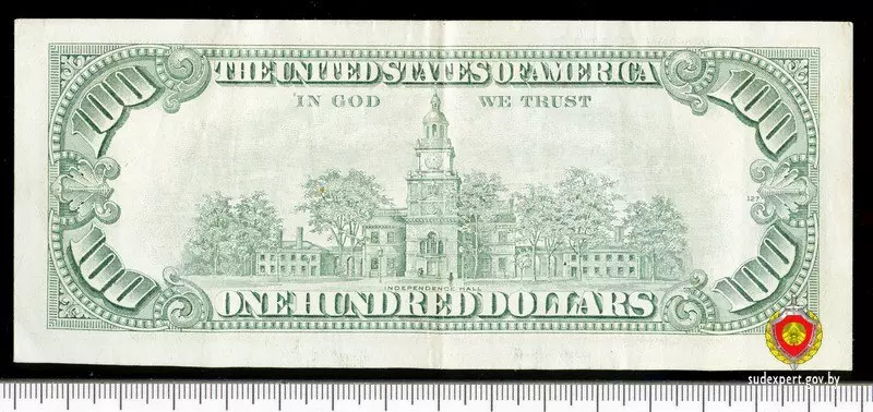 Кассир обменника вызвала милицию на гомельчанина из-за «мелких деталей» на купюре в 100 долларов