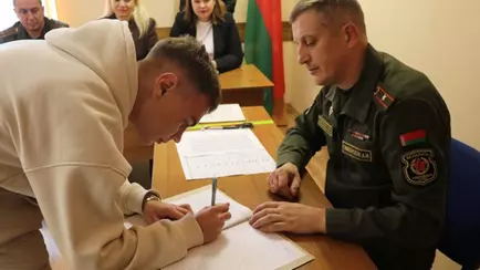 Минтруда расширило список организаций, куда белорусы могут пойти на альтернативную службу