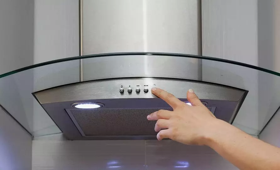 Два простых движения — и одежда высохнет гораздо быстрее. Только не ставьте сушилку в спальне