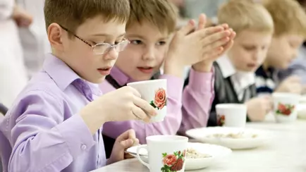 Совмин Беларуси поднял стоимость питания в школах и садах. На сколько?