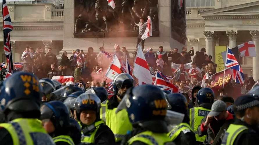 В Лондоне прошли массовые протесты и столкновения с полицией