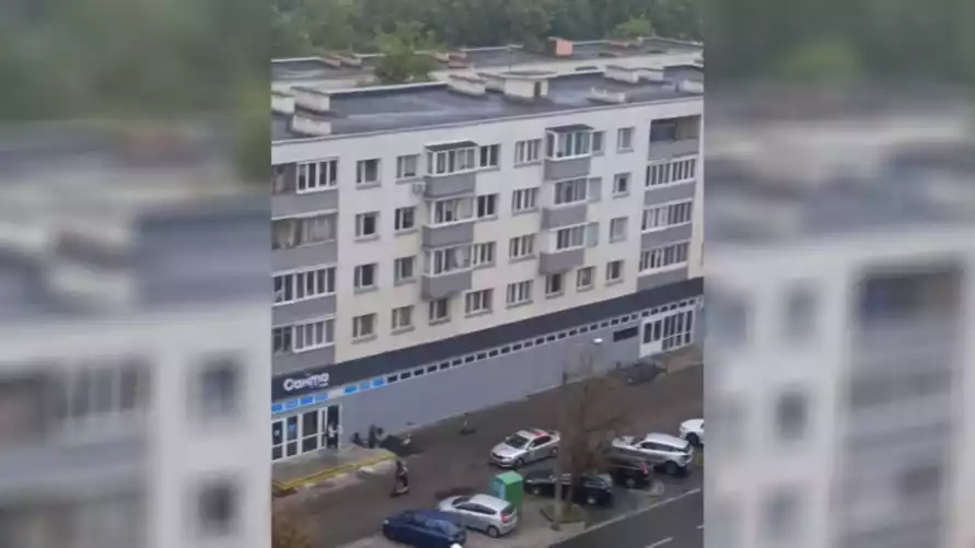 Появилось видео погони за электросамокатчиком в Минске по тротуару. Что сказали в ГАИ?