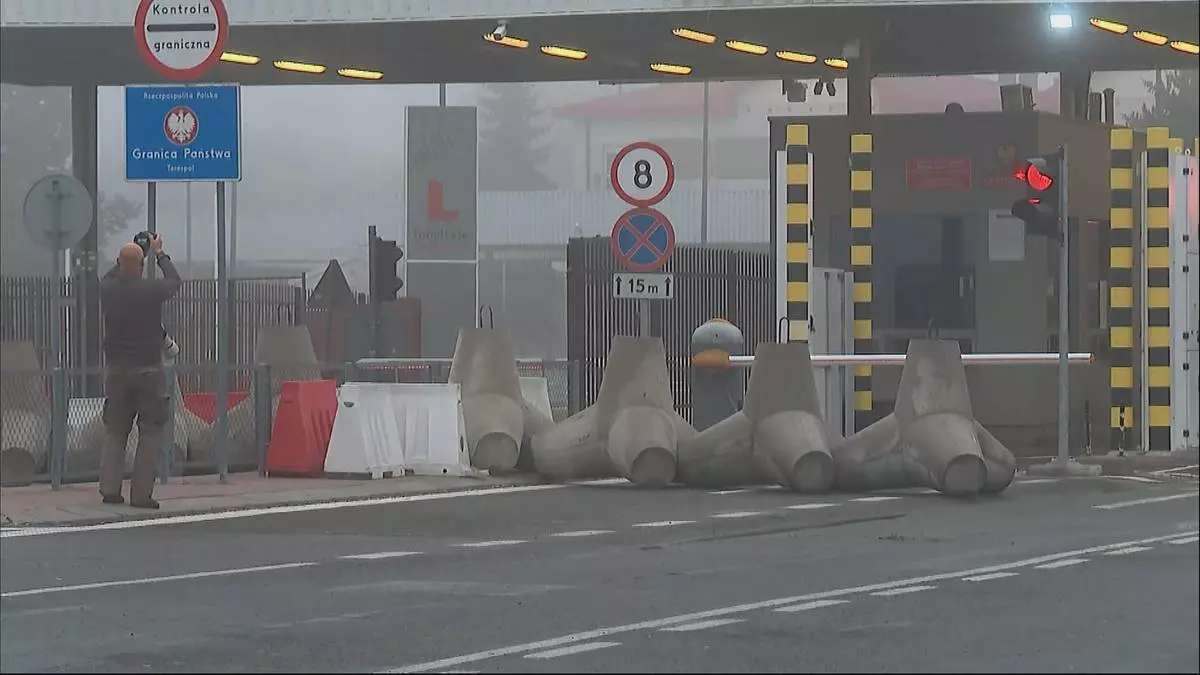 Перекрыли въезд щитами. Как выглядит погранпереход Брест — Тересполь после закрытия границы?