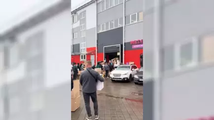 «А что будет на Новый год?» — Продавцы показали многочасовые очереди на склад WB под Минском