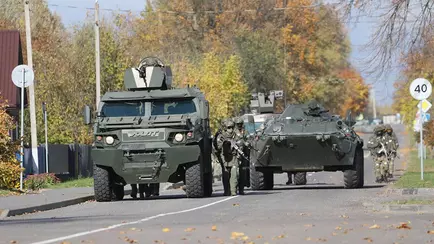 КГБ предупредил об усилении контроля и военной технике на дорогах в районе на Минщине