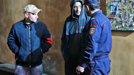 В двух городах Беларуси милиция отправила по дворам патрули с дружинниками. Кого предупредили о штрафе в 1260 рублей?